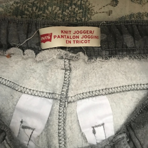 Levi’s Grey Camo Knit Jogger - youth large (12-13 years) - Picture 2 of 7